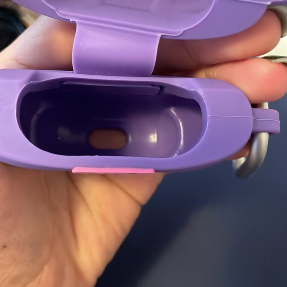 Sanrio Kuromi AirPods case - Picture 4 of 4